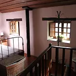 Casa Em Xisto Na Serra Da Lousa, * Gondramaz