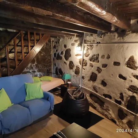 Casa Em Xisto Na Serra Da Lousa, * Gondramaz