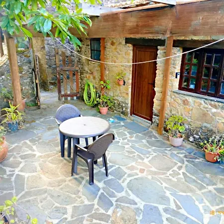 Casa Em Xisto Na Serra Da Lousa, Horská chata *