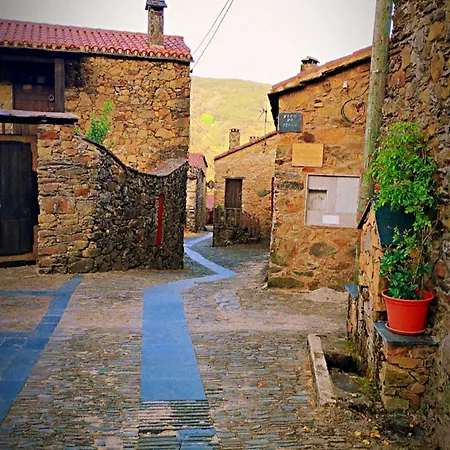 Refugio Romantico- Casa De Xisto Na Serra Da Lousa Horská chata Gondramaz