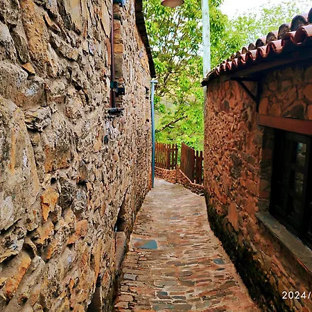 Casa Em Xisto Na Serra Da Lousa, Gondramaz